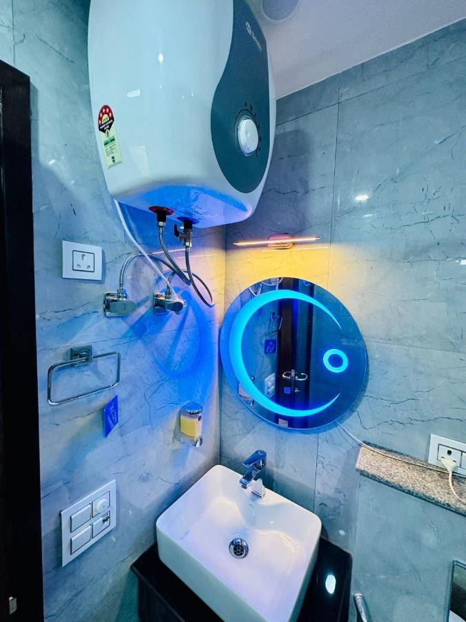 Hotel Samrat Residency 10 Mints Walking Distance Nizamuddin Railway Station Yeni Delhi Dış mekan fotoğraf