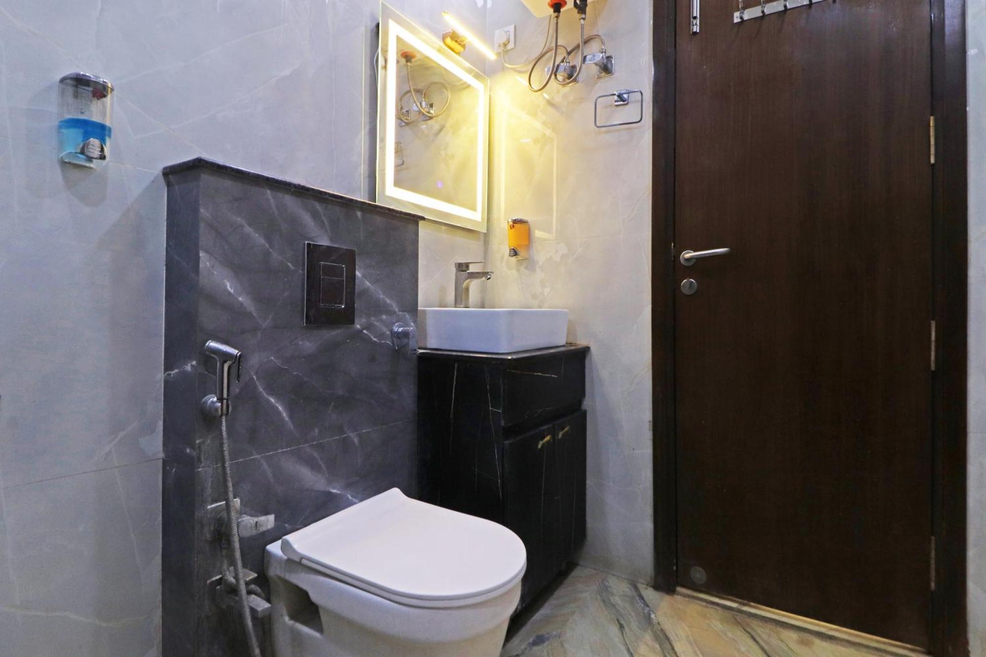 Hotel Samrat Residency 10 Mints Walking Distance Nizamuddin Railway Station Yeni Delhi Dış mekan fotoğraf