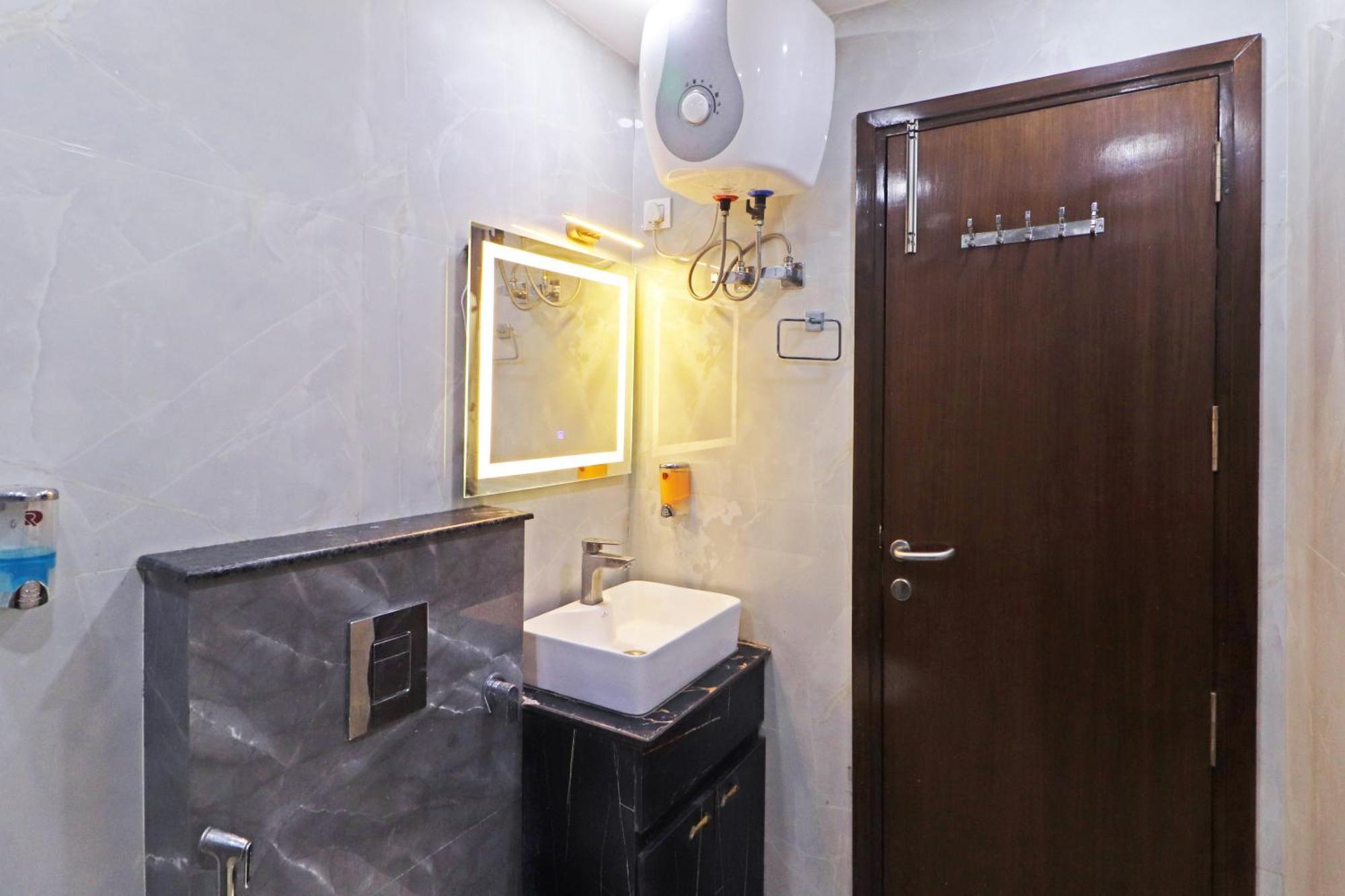 Hotel Samrat Residency 10 Mints Walking Distance Nizamuddin Railway Station Yeni Delhi Dış mekan fotoğraf