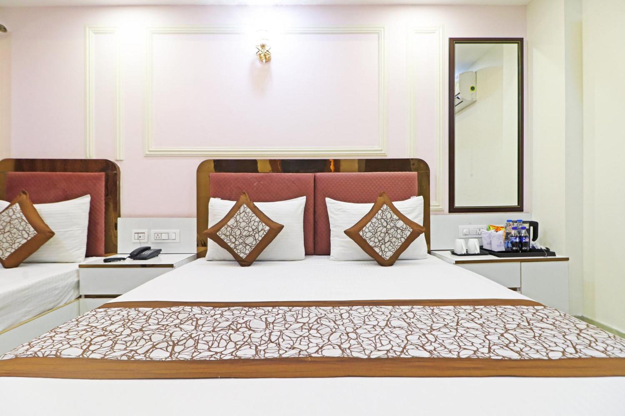 Hotel Samrat Residency 10 Mints Walking Distance Nizamuddin Railway Station Yeni Delhi Dış mekan fotoğraf