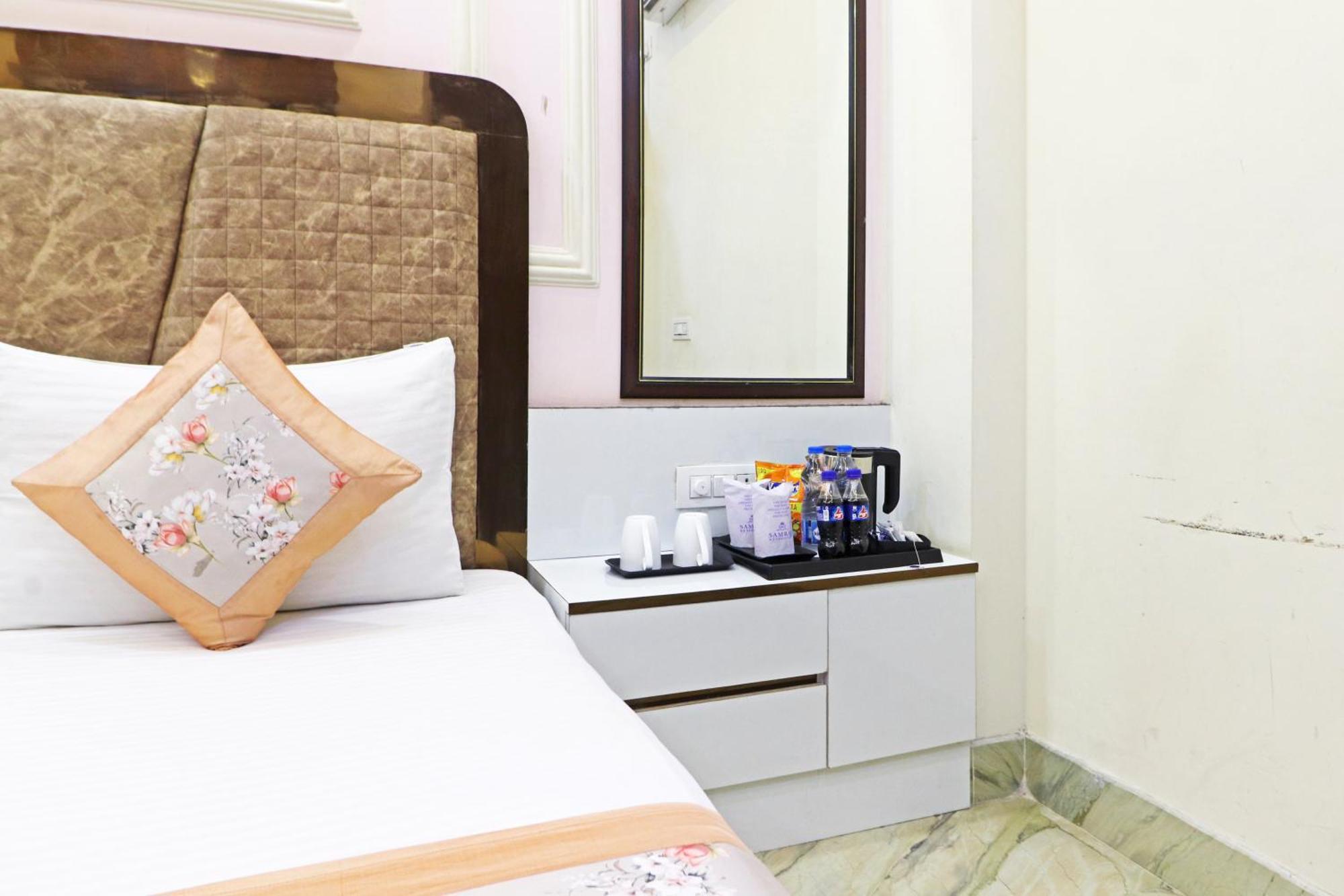 Hotel Samrat Residency 10 Mints Walking Distance Nizamuddin Railway Station Yeni Delhi Dış mekan fotoğraf