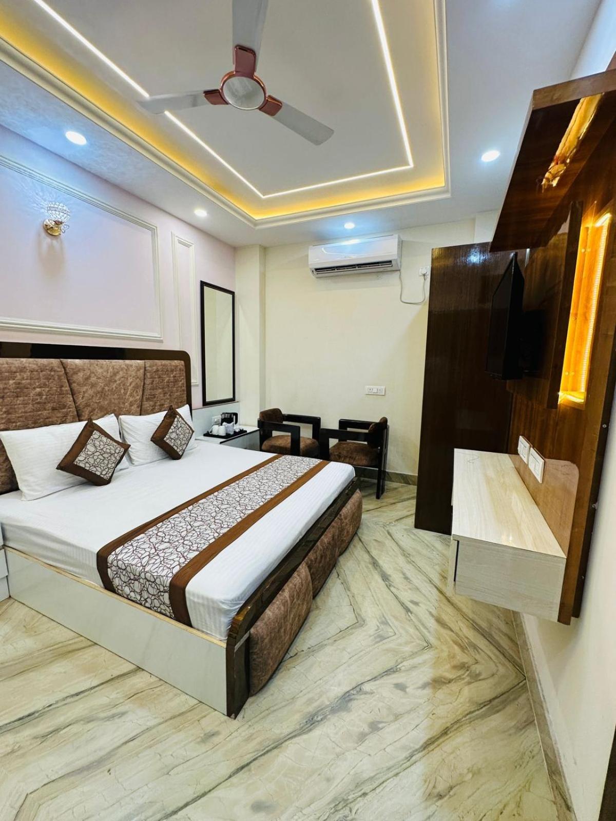 Hotel Samrat Residency 10 Mints Walking Distance Nizamuddin Railway Station Yeni Delhi Dış mekan fotoğraf