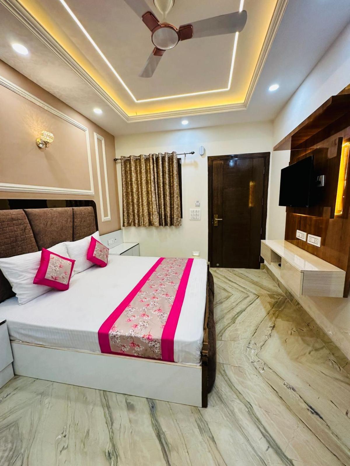 Hotel Samrat Residency 10 Mints Walking Distance Nizamuddin Railway Station Yeni Delhi Dış mekan fotoğraf